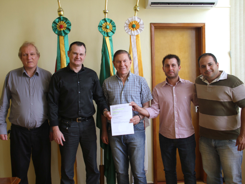 EXECUTIVO RECEBE PARECER DE PROCESSO JUDICIAL